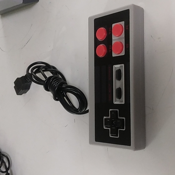 NES LIKE PLUG AND PLAY PRELOADED VIDEO GAME CONSOLE - Picture 3 of 4